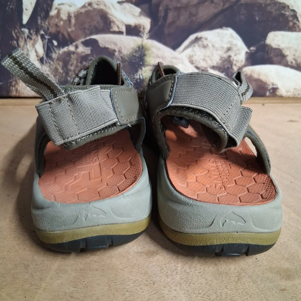 Simms Westshore Fishing Sandals Mens 9 Tan Orange Bungee Closed Toe